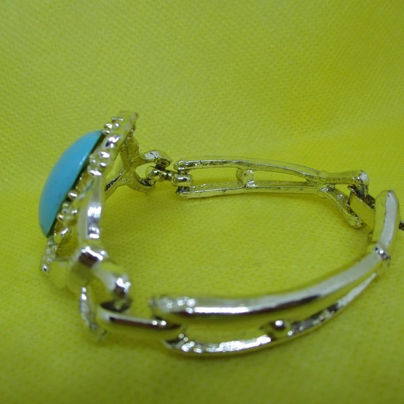 Vintage Faux Turquoise Gold Metal Bracelet Ornate Large Oval Lucite Cabochon - Picture 15 of 15